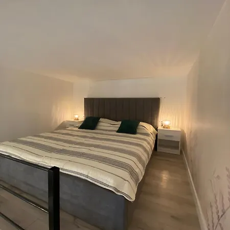 Dembinszky Utca Apartment *