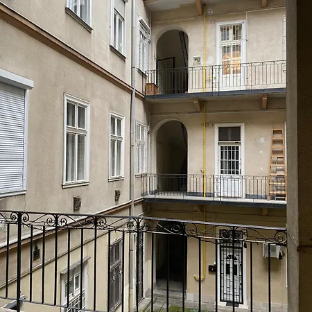 Dembinszky Utca Apartment *